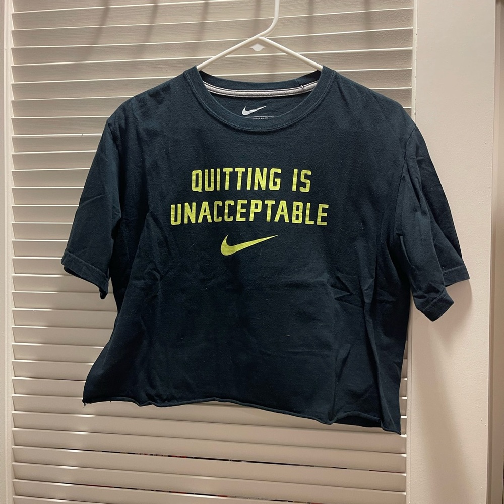 Cropped Nike Tee